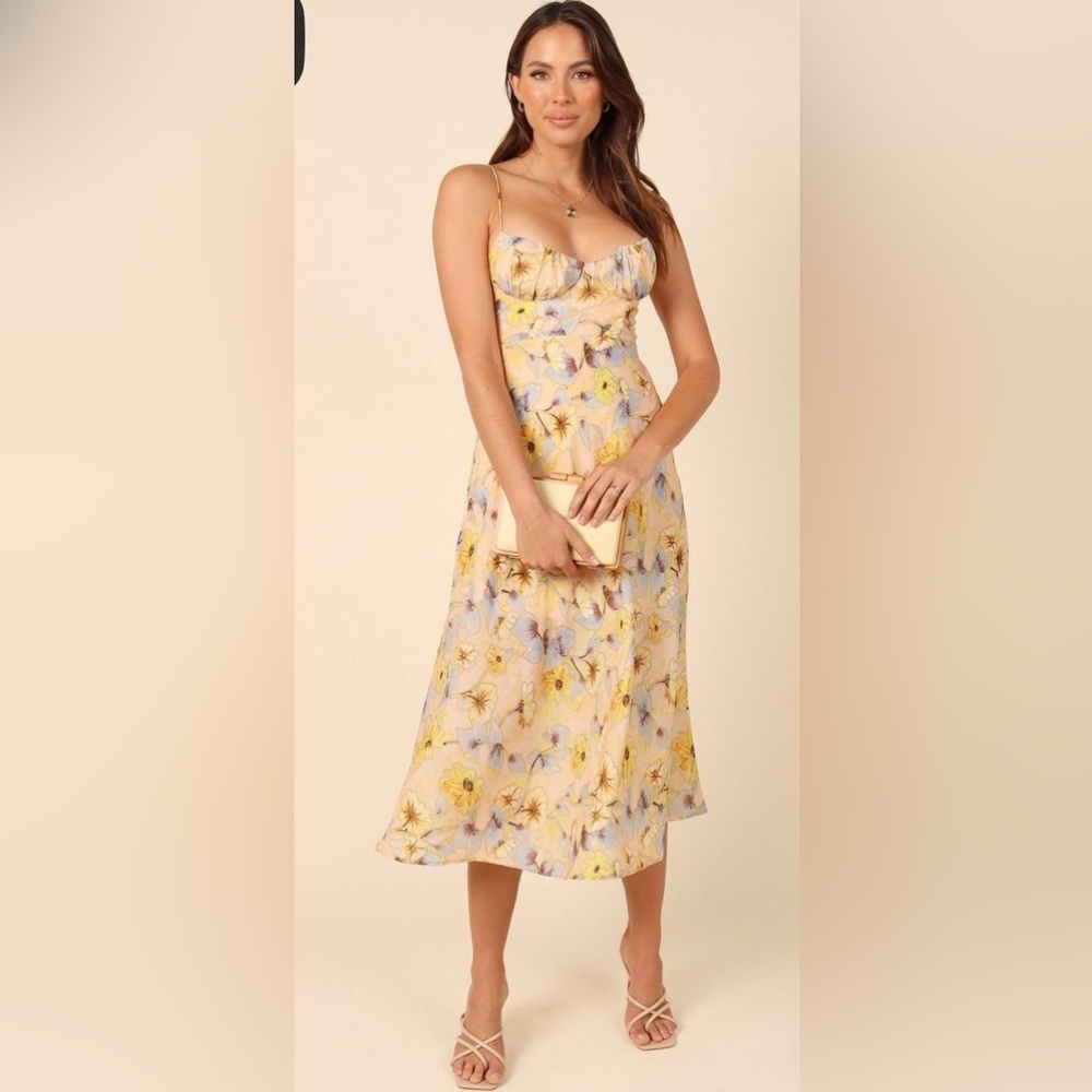 Yellow Floral Spaghetti Strap Midi Dress
Size Medium - Picture 9 of 10